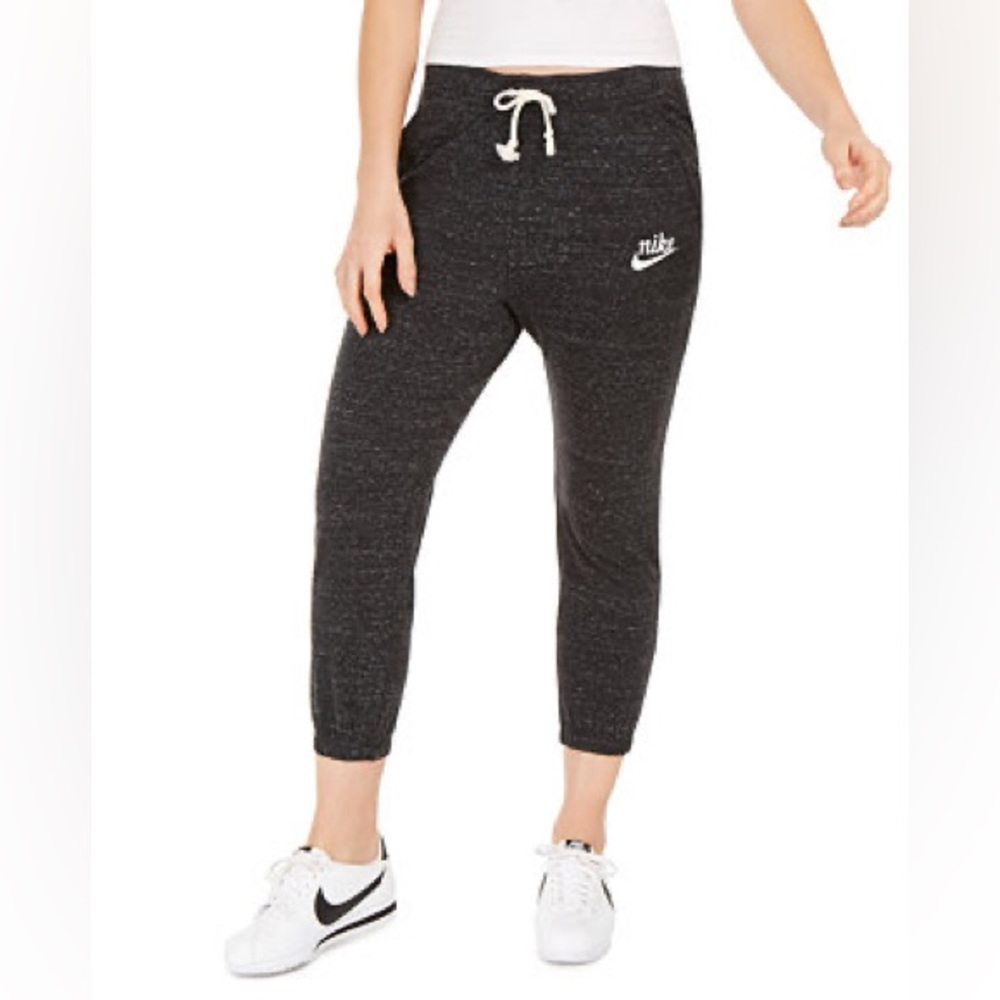 Nike vintage gym cropped sweatpants